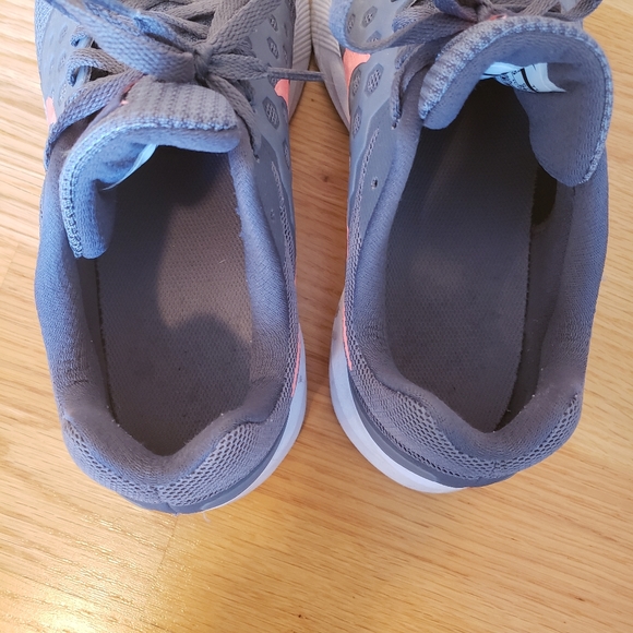 Nike Running Shoes - Picture 5 of 11